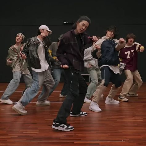 Dance Practice Aesthetic, My World Aesthetic, Kpop Dance Practice, Aesthetic Attraction, Run Dance, Lucky Daye, Bts Dance, Bts Dance Practice, Dance Outfits Practice