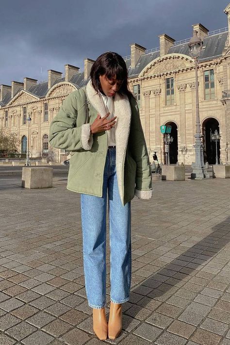 Look Adidas, French Women Style, Beige Trench Coat, Estilo Indie, French Outfit, Skandinavian Fashion, Outfit Invierno, Populaire Outfits, Spring Coat