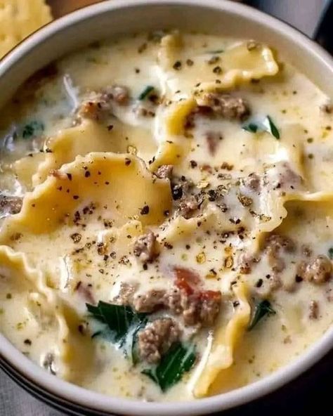 Nana's Kitchen Alfredo Lasagna Soup, Warm Soup Recipes, Quick Soup Recipes, Alfredo Lasagna, Quick Soup, Lasagna Soup Recipe, Garlic Spinach, Soup Ingredients, Traditional Lasagna