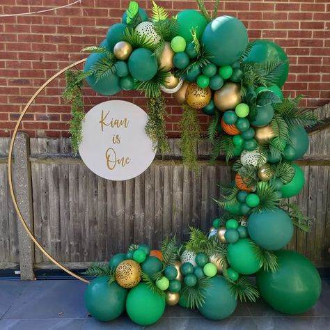 Jungle Theme Balloon Arch, Jungle Balloon Arch, Jungle Theme Decorations, Safari Balloon, Jungle Balloons, Balloon Arch Diy, 1st Birthday Balloons, Jungle Theme Birthday, Kids Camp