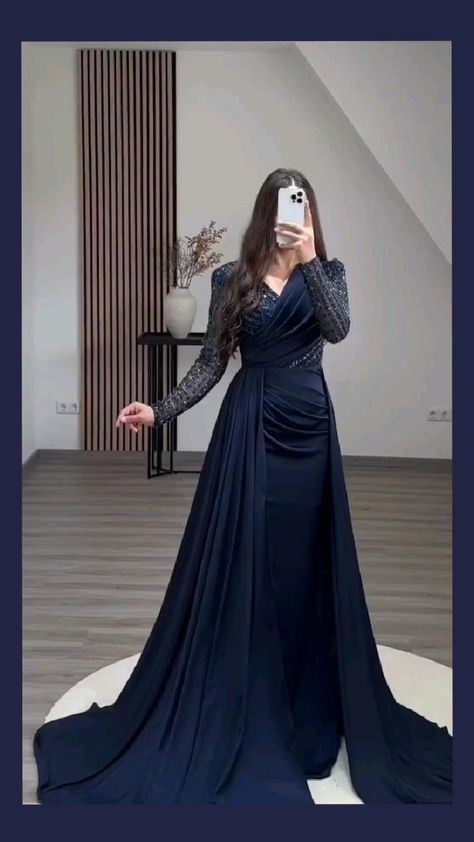 Party Wear Gowns, Classy Gowns, Simple Gowns, Soiree Dress, Fancy Sarees Party Wear, Gowns Dresses Elegant, Dinner Dress Classy, Hilarious Photos, Pakistani Fancy Dresses