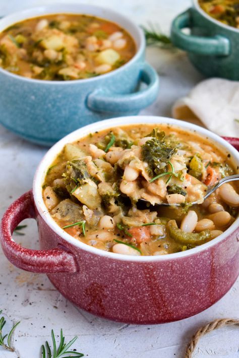 Bean Kale Soup, White Bean Kale, White Bean Kale Soup, Whole Foods Plant Based, Tuscan Soup, Kale Soup, Delicious Soup Recipes, Soup Season, Creamy Soup