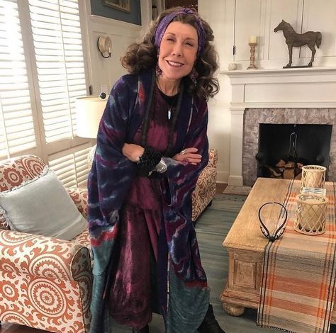 Frankie Clothing, Art Teacher Outfits, Lily Tomlin, Dances With Wolves, Hippie Look, Middle Aged Women, Bohemian Women, Hippie Outfits, Hippie Style