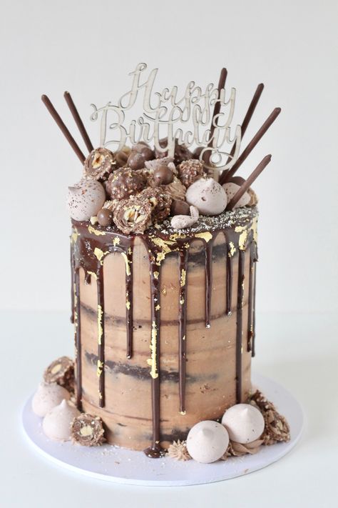 Extra tall chocolate drip cake with Nutella, chocolates, gold leaf and meringues
Chocolate drip birthday cake. Tall Chocolate Cake, Nutella Birthday Cake, Nutella Buttercream, Chocolate Cake Designs, Chocolate Drip Cake, Birthday Cake Chocolate, Chocolate Nutella, Chocolate Drip, Moist Chocolate Cake