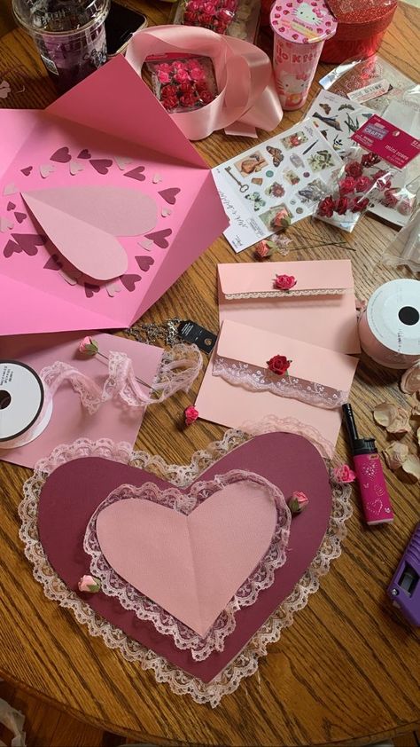 Gift Inspo, Things To Make, Homecoming Proposal Ideas, Diy Vintage, Homecoming Proposal, Scrapbook Journal, Proposal Ideas, Vintage Valentines