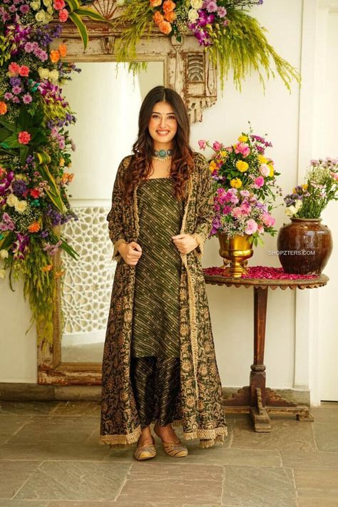 Shrugs For Indian Dresses, Kurtis Tops, Stylish Party Dresses, Saree Dress, Half Saree, Festival Dress, Pakistani Dresses, Traditional Dresses, Indian Dresses