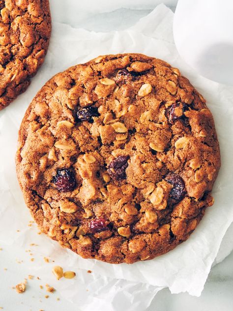 The best Single Serve Oatmeal Cookie without egg! Chewy, soft, and crisp at the edges. Can be made with chocolate or raisins. Vegan option. Vegan Single Serve Cookie, Single Serve Oatmeal Cookie, Single Serve Oatmeal, Evergreen Kitchen, Plain Oatmeal, Cookies Without Eggs, Single Serve Cookie, Cranberry Cheesecake Bars, Oat Chocolate Chip Cookies