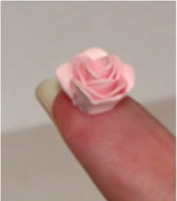 Around the Block with scrapalette: Teeny Tiny Rose Tutorial Rolled Paper Flowers, Quilling Tutorial, Rose Tutorial, Birthday Projects, Miniature Projects, House Accessories, Miniatures Tutorials, Paper Flower Tutorial, Small Rose