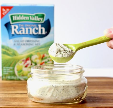 Buttermilk Ranch Dressing Mix Recipe {Copycat Hidden Valley} Buttermilk Ranch Dressing Mix Recipe, Ranch Dressing Mix Recipe, Ranch Dip Mix, Recipe Copycat, Buttermilk Ranch Dressing, Dry Rub Recipes, Buttermilk Ranch, Taco Seasoning Recipe, Homemade Sauce Recipes