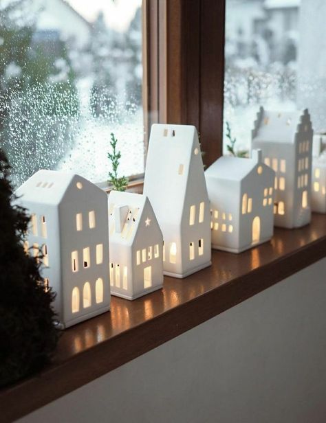 Christmas Clay House Diy, Christmas Decor Inspiration, Xmas Deco, Christmas Interiors, Christmas Inspo, Nordic Christmas, Navidad Christmas, Noel Christmas, Christmas Wreaths Diy