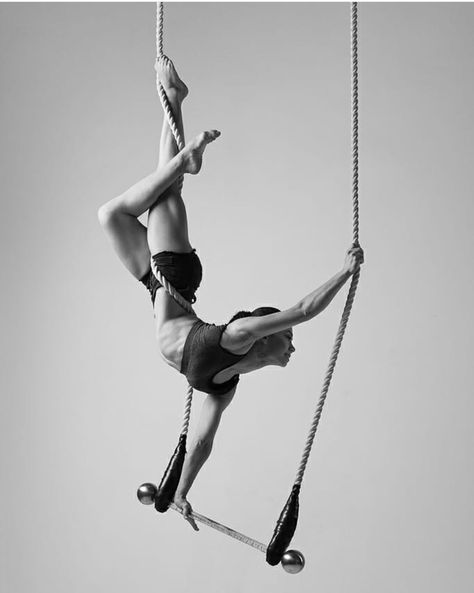 Acrobat Reference, Trapeze Pose Reference, Trapeze Art Reference, Aerialist Aesthetic, Trapeze Outfit Circus, Acrobat Aesthetic, Circus Performer Pose Reference, Circus Poses Reference, Acrobatics Aesthetic