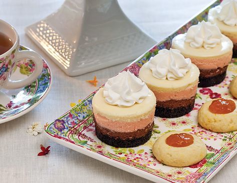 Neapolitan Cheesecakes Neapolitan Desserts, Mini Cheesecake Pan, Bakery Cookies, Thumbprint Cookies Recipe, Tea Food, Sweetened Whipped Cream, Sweet Lover, Chocolate Wafers, Thumbprint Cookies