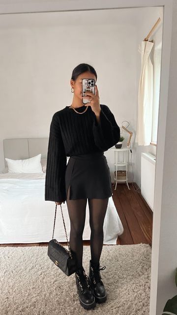 Jesieniara Outfit, Casual Autumn Outfits 2023, Ideas Outfit Invierno, Classy Autumn Outfits, That Girl Aesthetic Outfits, School Outfits Winter Cold, Black Dress Office Outfit, Cold Fashion Outfits, Winter Black Dress Outfit