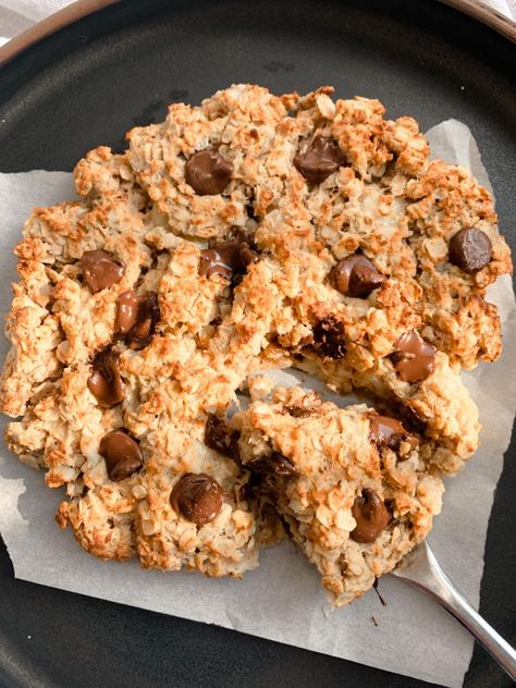 10-Minute Air Fryer Oatmeal Cookie - Nourished by Nic Air Fryer Protein Oats, Air Fryer Sweet Breakfast Recipes, Protein Air Fryer Cookie, 6 Minute Air Fryer Oat Cookie, Simple Air Fryer Breakfast, Air Fryer Breakfast Bars, Oatmeal In Air Fryer, Airfryer Cookies Healthy, Airfryer Banana Oatmeal Cookies