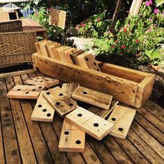 Diy Pallet Decoration, Painted Pots Diy, Pallet Project, Diy Crafts For Adults, Pallet Decor, Diy Wooden Projects, Wooden Pallet Projects, Pallet Crafts, Wood Pallet Projects