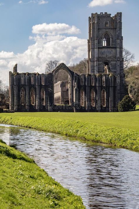 Fountains Abbey - Yorkshire - United Kingdom royalty free stock images Tresco Abbey Gardens, Dunbeath Castle, Medieval Abbey, Abandoned Abbey, Fountains Abbey Yorkshire England, Fountains Abbey, Amazing Architecture, Stock Images Free, Yorkshire