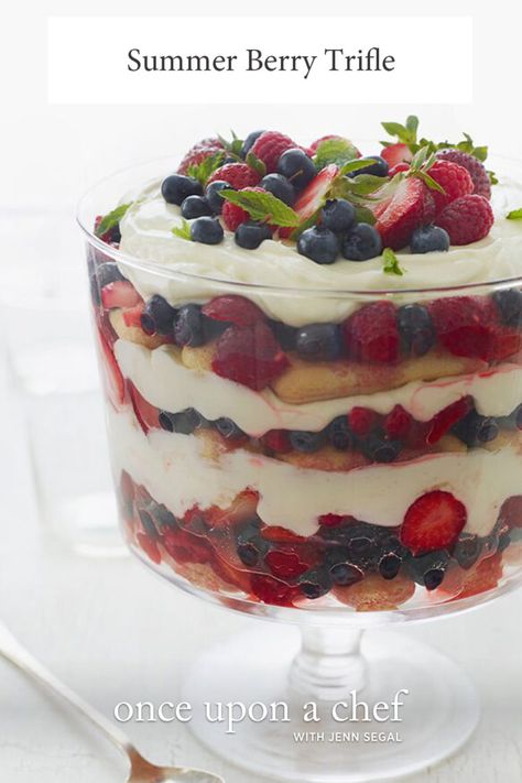 Trifle Bowl Desserts, Berry Tiramisu, Easy Trifle, Berry Trifle, Trifle Dish, Trifle Bowl, Trifle Desserts, 4th Of July Desserts, Trifle Recipe