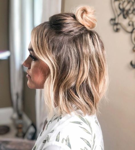 Cute Bob with Half-Up Bun Long Bobbed Hairstyles, Wedding Bob Hairstyles, Mob Makeup, Bob Updo Hairstyles, Half Bun Hairstyle, Bob Updo, Half Up Half Down Short Hair, Loose Braid, Bob Wedding Hairstyles