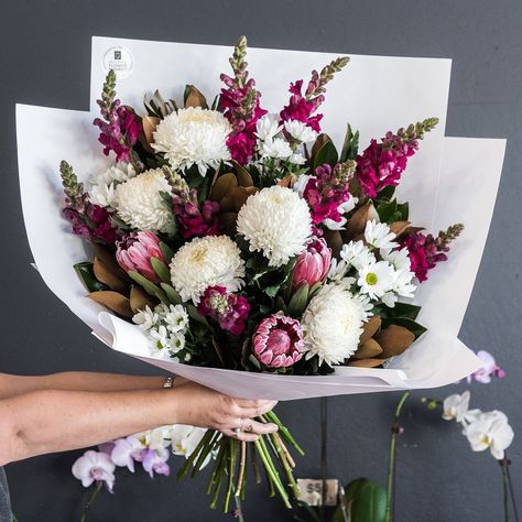 Flower Bouquet Ideas Floral Arrangements, Bouqette Of Flowers Birthday, Bunch Of Flowers Bouquets, Bouqette Of Flowers, Bouquet Of Flowers For Birthday, Birthday Bouquet Flowers, Party Flower Arrangements, Mix Flower Bouquet, Birthday Flower Bouquet