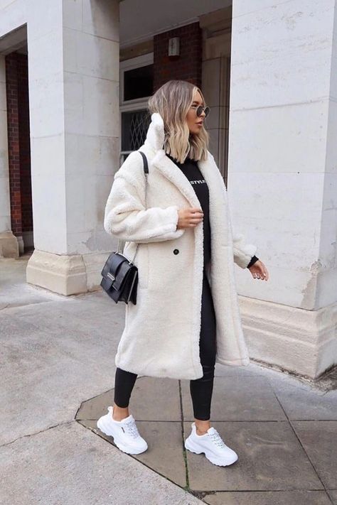 Teddy Coat Outfit, Coat Outfit Casual, Mantel Outfit, Winter Coat Outfits, Coat Outfit, Ținută Casual, Teddy Coat, Modieuze Outfits, White Coat