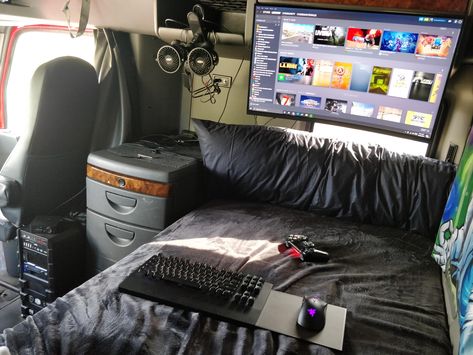 Gaming Van Life, Trucker Interior Ideas, Van Life Gaming Setup, Trucker Cabin Decor, Decorating Inside Semi Truck, Semi Truck Sleepers Interiors, Semi Trucks Interior Ideas, Custom Semi Trucks Interiors, Van Life Gaming