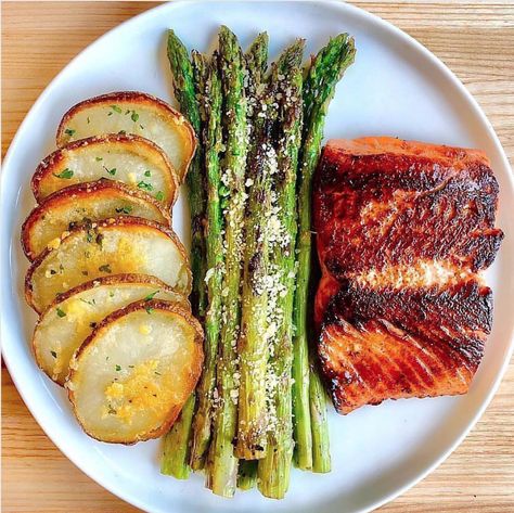 Chipotle Salmon, Makanan Diet, Health Dinner, God Mat, Health Dinner Recipes, Idee Pasto Sano, Honey Garlic, Good Healthy Recipes, Healthy Meal Prep