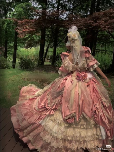 Roccocore Outfits, Roccocore Aesthetic, Victorian Girl Dress, Victorian Era Dresses, Rococo Dress, Ballroom Gowns, Fairytale Gown, Rococo Fashion, Queen Dresses