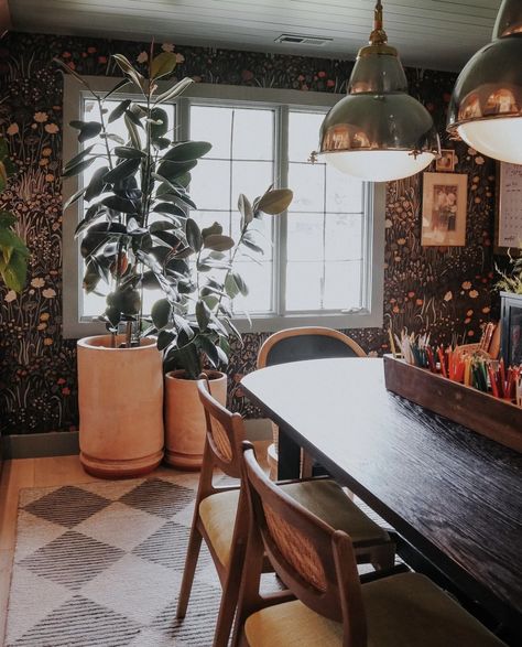 Anthropologie Home Dining Room, Dining Room Maximalist, Modern Cottage Interior, Bungalow Decor, Dining Lounge, Magical Pictures, Lovely Kitchen, Plant Mama, Bachelorette Pad