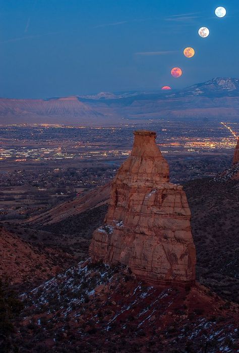 Usa Trips, Earth's Atmosphere, Colorado National Monument, Grand Junction Colorado, Earth Atmosphere, Grand Junction, Moon Rise, Chicago Tribune, Amazing Pictures