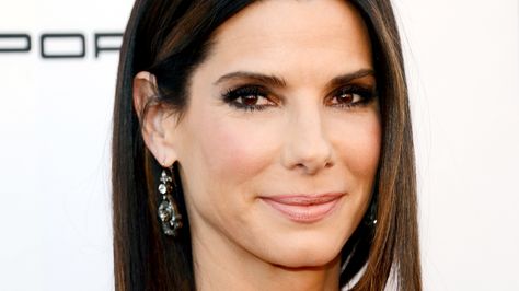 This is 50: You won't believe how many things get better Sandra Bullock Makeup, Style Essence, Portrait Photos, Movie Awards, Penelope Cruz, Sandra Bullock, Julia Roberts, Salma Hayek, Minimal Chic