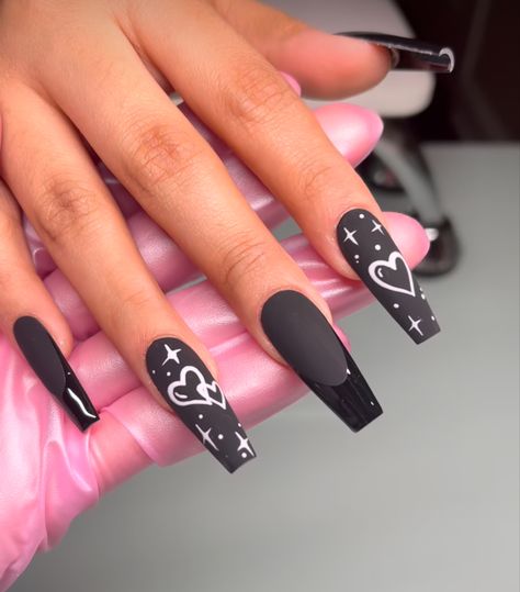 Black Valentines Day Nails Square, Matte Black Valentines Nails, Gothic Valentines Day Nails, Black Valentines Day Nails Short, Black Anti Valentines Day Nails, Black Valentines Day Nails Acrylic, Black Nails Valentines Day, Valentines Nails Xo, Valentines Day Nails Matte