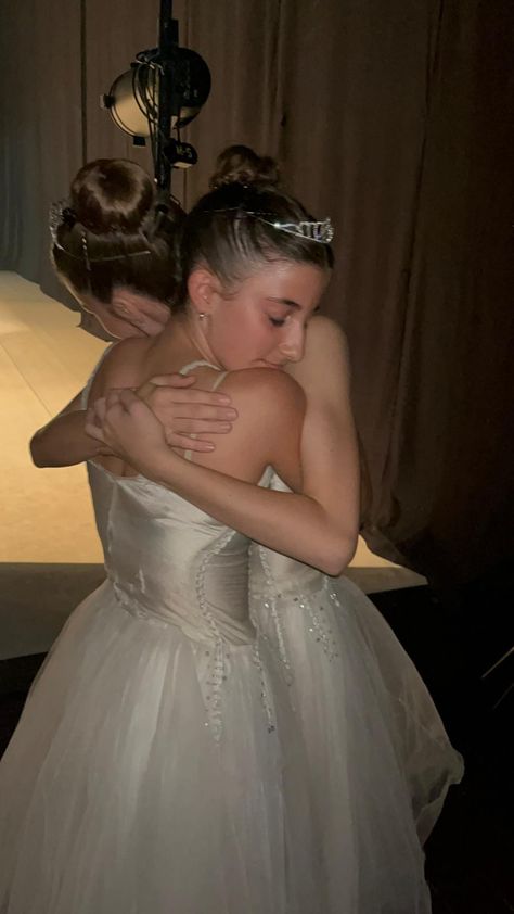 Ballet Backstage Aesthetic, Ballet Friends Aesthetic, Ballet Friends, Theatre Dress, Dance Friends, Dance Comp, Dancer Lifestyle, Ballet Aesthetic, Ballet Pictures