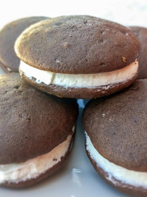 Amish Chocolate Whoopie Pies Recipe - Amish Heritage Oatmeal Whoopie Pie Recipe, Basic Buttercream Recipe, Pumpkin Whoopie Pie Recipe, Whoopie Pies Recipe, Whoopie Pie Filling, Whoopi Pies, Amish Kitchen, Amish Food, Monster Cookies Recipe