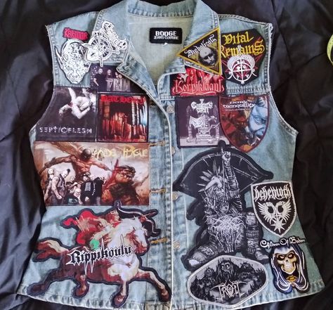 22", 56cm tall & 18", 46cm wide Size medium NO pockets Battle Jacket Metal, Battle Vest, Band Jacket, Retro Band, Battle Jacket, Punk Outfits, Patches Jacket, Vest Outfits, Metal Band