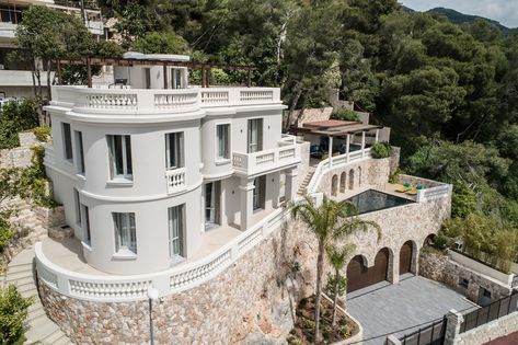 This beautiful luxurious villa is located in Monaco. It’s interior was designed by NG-STUDIO Interior Design. Monaco House Exterior, Monaco Apartment Exterior, Monaco House Interior, Monaco House Aesthetic, Monaco Interior Design, House In Monaco, Houses In Monaco, Monaco Homes, Monaco Architecture