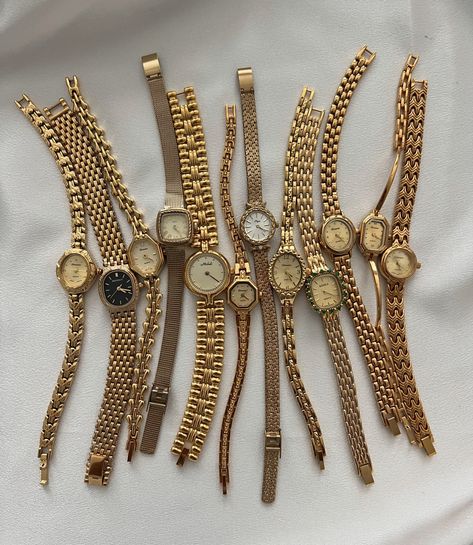 NEW DROP OUT NOW! These lovely vintage timepieces are waiting for their new homes, shop link in bio🤍 #vintagewatches #goldjewelry #vintagebracelet #vintagebundle #goldwatch #vintagesourcing #smallbusiness #silverwatches #silverjewelry #watchcollection #summerinspo #jewelryinspo #pearljewelry #dainty #daintywatches #newdrop Jordan Taylor, Dope Jewelry Accessories, Gelang Manik-manik, Vintage Watches Women, Earthy Jewelry, Vintage Timepiece, Gelang Manik, Magical Jewelry, Dope Jewelry