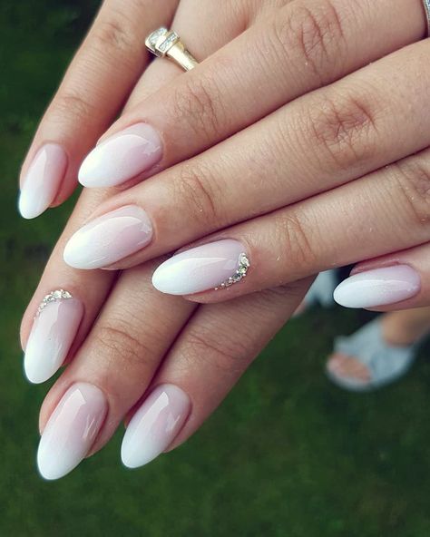 Simple Wedding Nails, Pink And White Nails, Wedding Day Nails, Bridal Nails Designs, Pink Nail Art Designs, Wedding Nail Art Design, Bridal Nail Art, Pink Nail Art, Wedding Nails Design