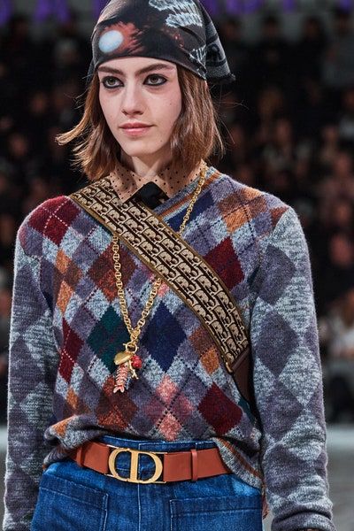 Christian Dior Fall 2020 Ready-to-Wear Collection - Vogue Dior Fall 2020, Chic Jeans, Mode Boho, Christian Dior Couture, Knitwear Fashion, Vogue Russia, Fashion 2020, Knit Fashion, Fashion Shows