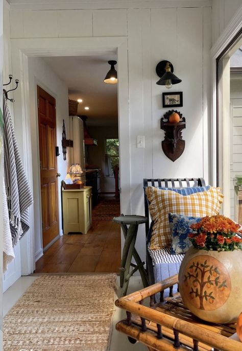 Texas Cottage, Beach Dream House, Country Cottage Interiors, Dream Things, House Aesthetic, Colourful Living Room, Dream Lifestyle, House Goals, Home N Decor