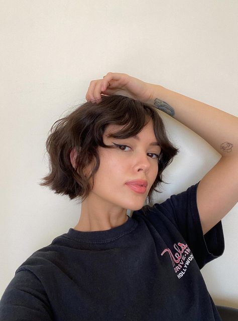 12 Bob Haircut Trends That Are Going To Be Everywhere This Spring+#refinery29 Grunge Bob, Kort Bob, Make Hair Thicker, Short Grunge Hair, French Bob, Corte Bob, Glamour Uk, Trending Haircuts, Bob Haircut