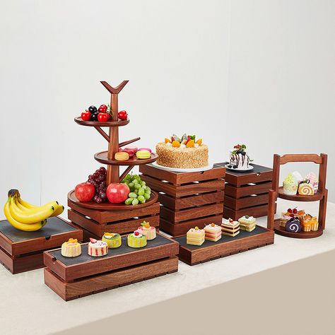 Buffet Elevation Display, Buffet Display Ideas, Wooden Stands Display, Salad Bar Ideas, Pastries Buffet, Cheese Board Display, Bakery Stand, Buffet Cake, Table Setting Etiquette