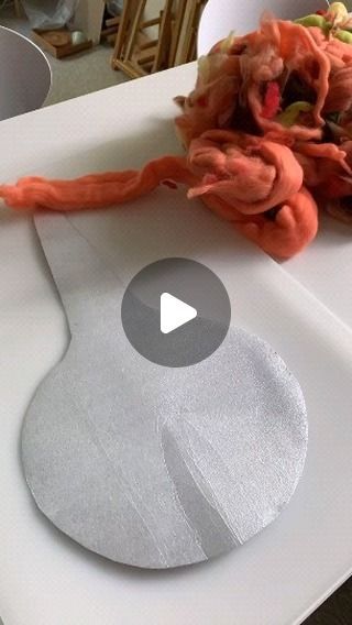 Felt Doll Tutorial, Fabric Art Tutorials, Nuno Felting Tutorial, Wet Felting Tutorial, Tovad Ull, Felted Bowls, Felt Yarn, Wet Felting Projects, Wool Felt Projects