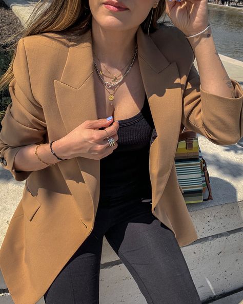 Zara Outfit 2023 Spring, Gold Blazer Outfit, Nathalie Martin, Tan Blazer Outfits, Camel Blazer Outfit, Small Hammock, 20 Outfits, Hammock Bag, Camel Blazer