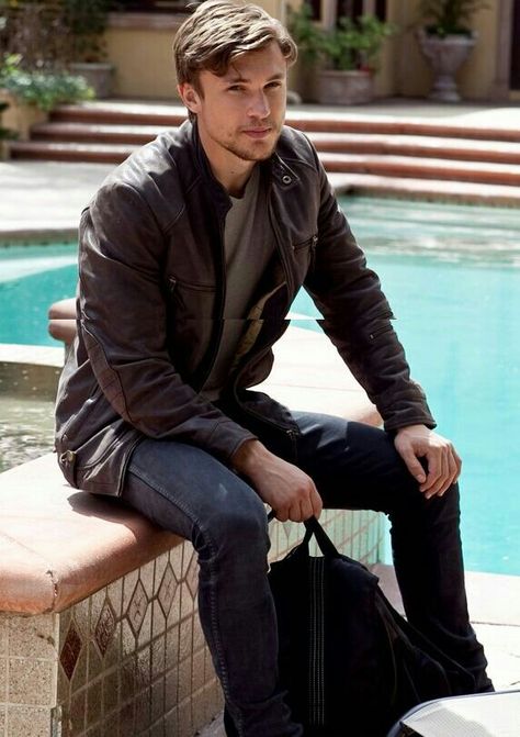 William Moseley, the actor who played Peter Pevensie... who grew up quite well... Narnia Cast, William Moseley, The Dictator, Dan Stevens, Andrew Christian, Big Sean, Christian Bale, Hugh Jackman, Jamie Dornan