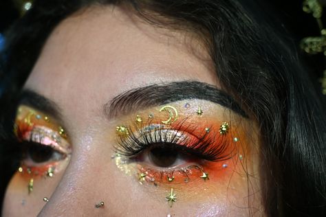 Celestial Bridal Makeup, Leo Inspired Makeup, Fire Goddess Makeup, Sun Themed Makeup, Sun Costume Makeup, Summer Solstice Makeup, Solar Eclipse Makeup, Moon And Sun Makeup, Sun Eye Makeup