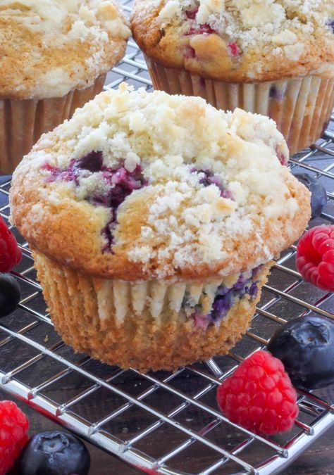 Blueberry-Raspberry Muffins with Streusel Topping Blueberry Raspberry Recipes, Blueberry Raspberry Muffins, Muffins With Streusel Topping, Raspberry Muffin Recipes, Nutella Muffin, Baker By Nature, Raspberry Muffins, Berry Muffins, Raspberry Recipes