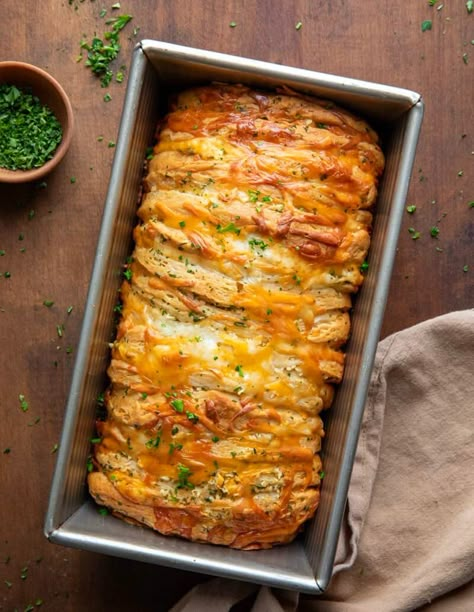 Cheesy Garlic Pull-Apart Bread is layers of biscuits generously coated in garlic butter with layers of cheese in between each, baked to golden brown. It is a delicious appetizer or side dish that is perfect for sharing and enjoying warm out of the oven. Garlic Bread With Biscuits, Grand Biscuit Recipes, Pull Apart Cheese Bread, Pull Apart Garlic Bread, Cheesy Garlic Bread Recipe, Cheesy Pull Apart Bread, Bread Pull Apart Recipes, Cheesy Biscuit, Garlic Cheese Bread