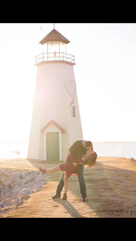 Lighthouse Photoshoot Ideas, Lighthouse Family Pictures, Lighthouse Photoshoot, Lighthouse Engagement Photos, Lighthouse Maternity Pictures, Engagement Photos On Sailboat, Lighthouse Couple Photos, Beach Pregnancy Announcement, Lighthouse Park Vancouver Engagement