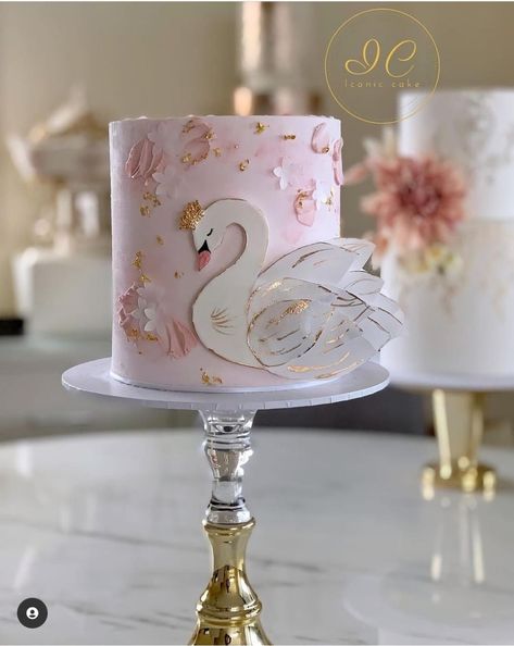 Swan First Birthday Photoshoot, Swan 1st Birthday Cake, Swan Cake Ideas, Swan Birthday Party Decoration, Swan Theme Cake, Swan First Birthday Party, Swan Theme Birthday Party, Swan 1st Birthday Party, Swan Birthday Theme