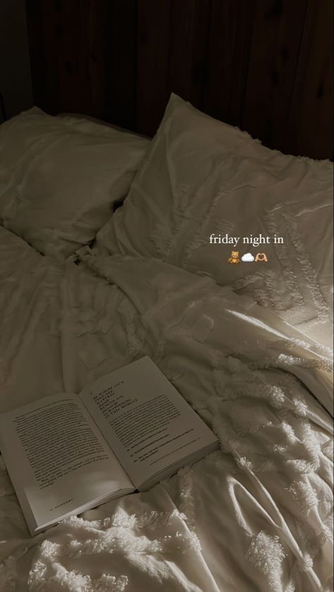 Friday Night In Aesthetic, Bed Time Aesthetic Night, Night Home Aesthetic, Friday Night Aesthetic, Night Routine Aesthetic, November Instagram, Night Routines, Early Night, Go To Bed Early